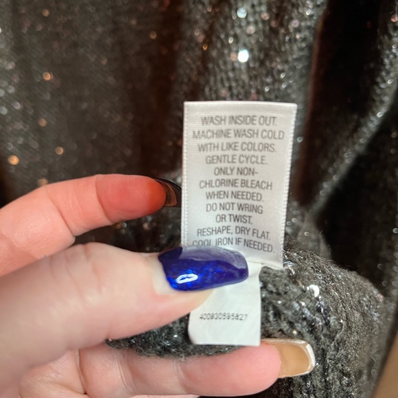 Apt 9 gray pullover v-neck sweater with mini silver sequins, size 1X - Picture 5 of 6